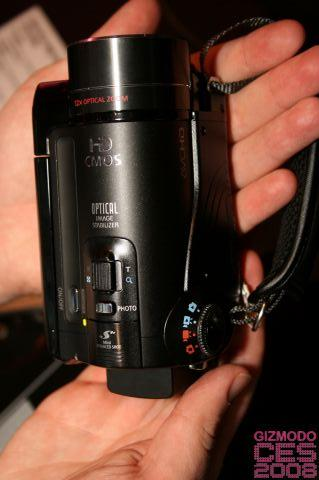 Illustration for article titled Canon's HD Vixia HF10 and HF100 Need No Tape